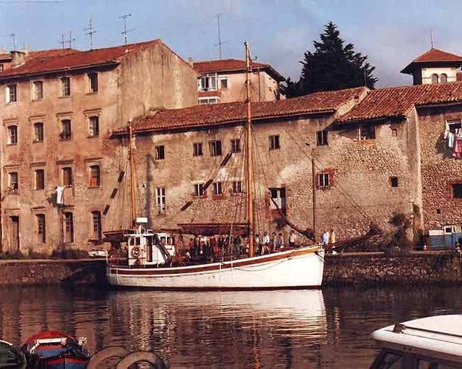 Terraza Compuerta Llanes